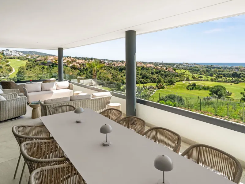 Exclusive apartment in Santa Clara Golf with unbeatable sea and golf views.