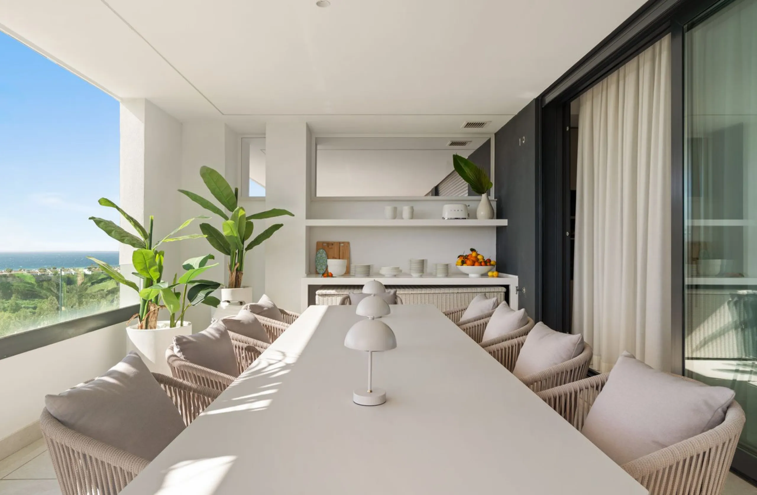 Exclusive apartment in Santa Clara Golf with unbeatable sea and golf views.