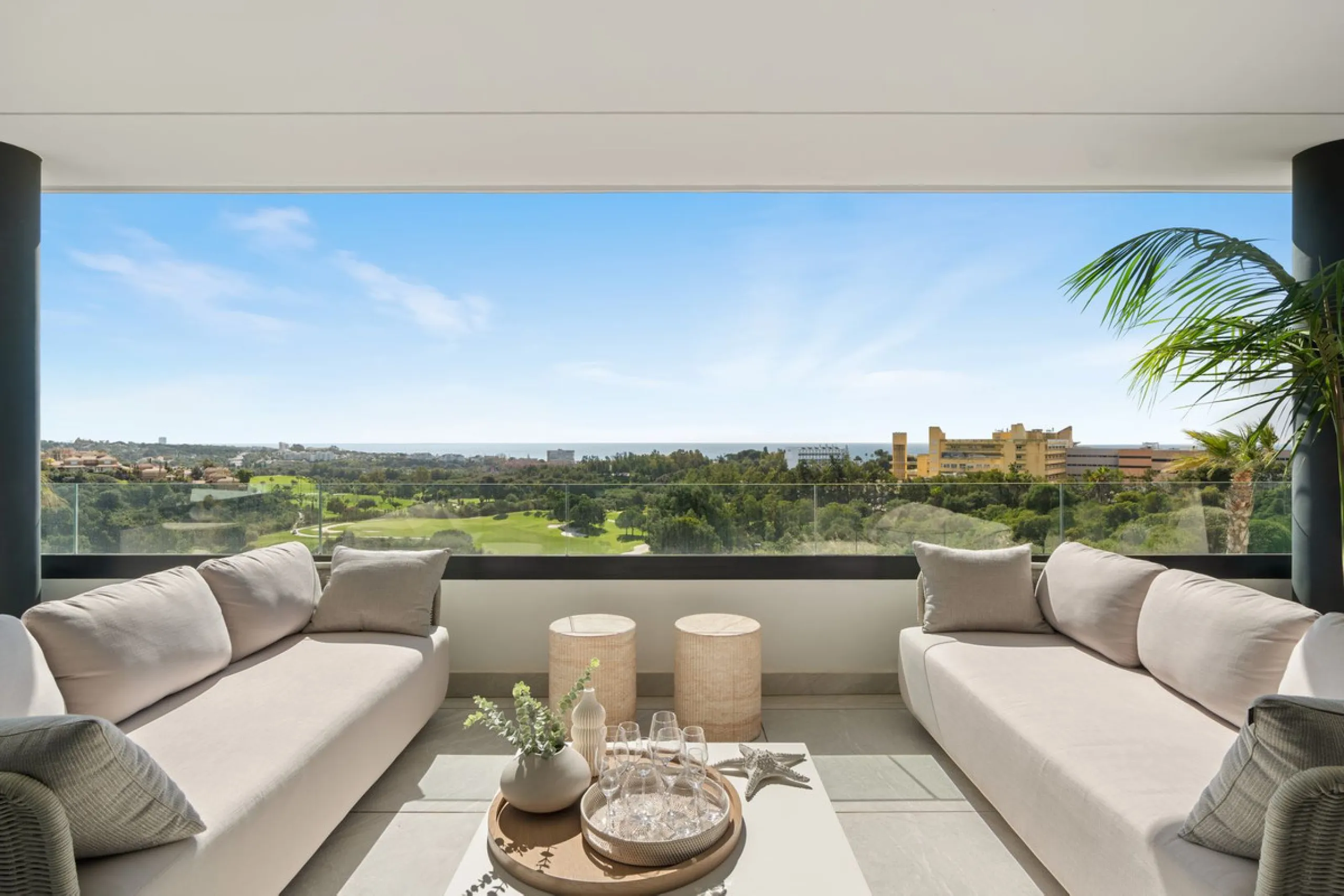 Exclusive apartment in Santa Clara Golf with unbeatable sea and golf views.