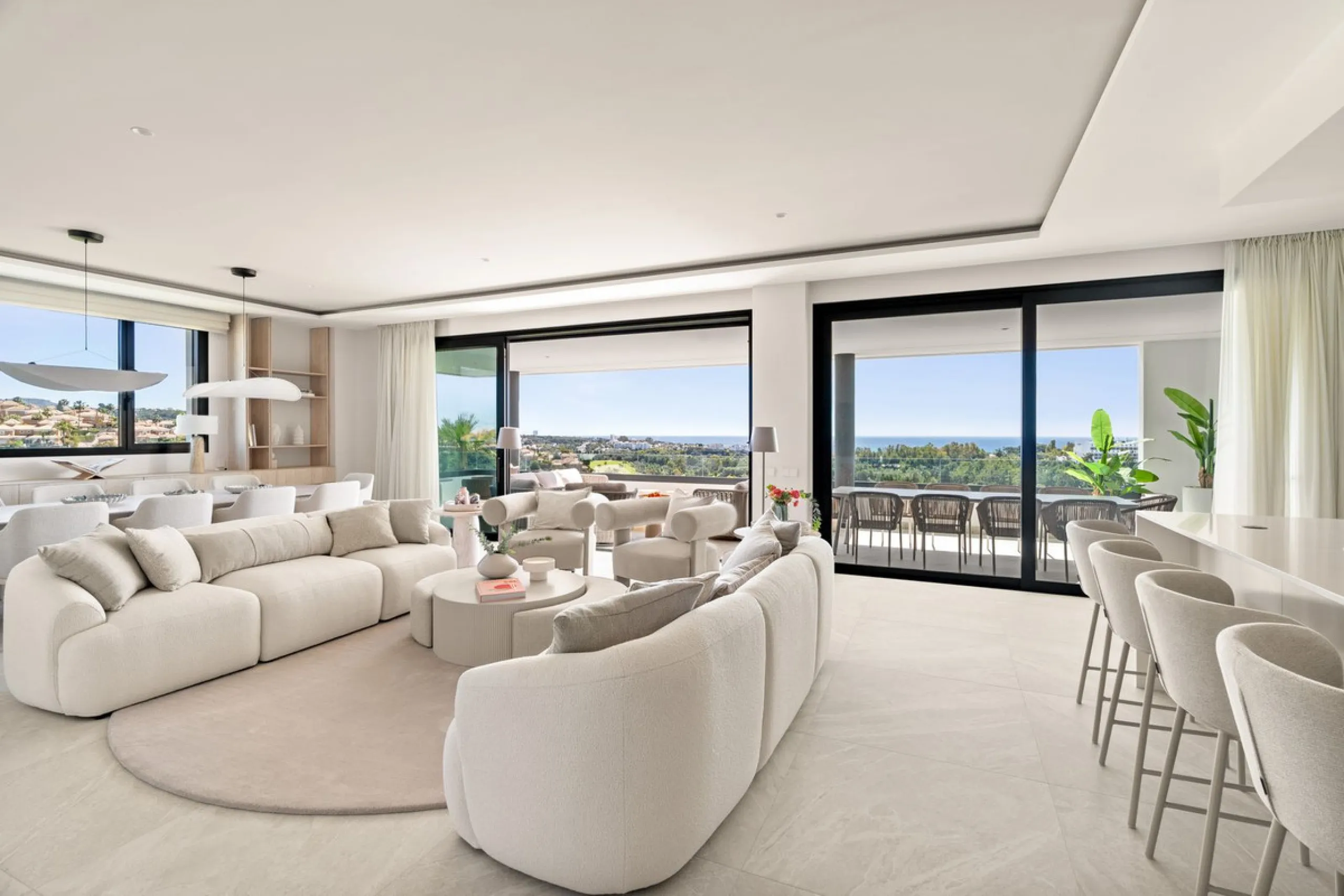 Exclusive apartment in Santa Clara Golf with unbeatable sea and golf views.