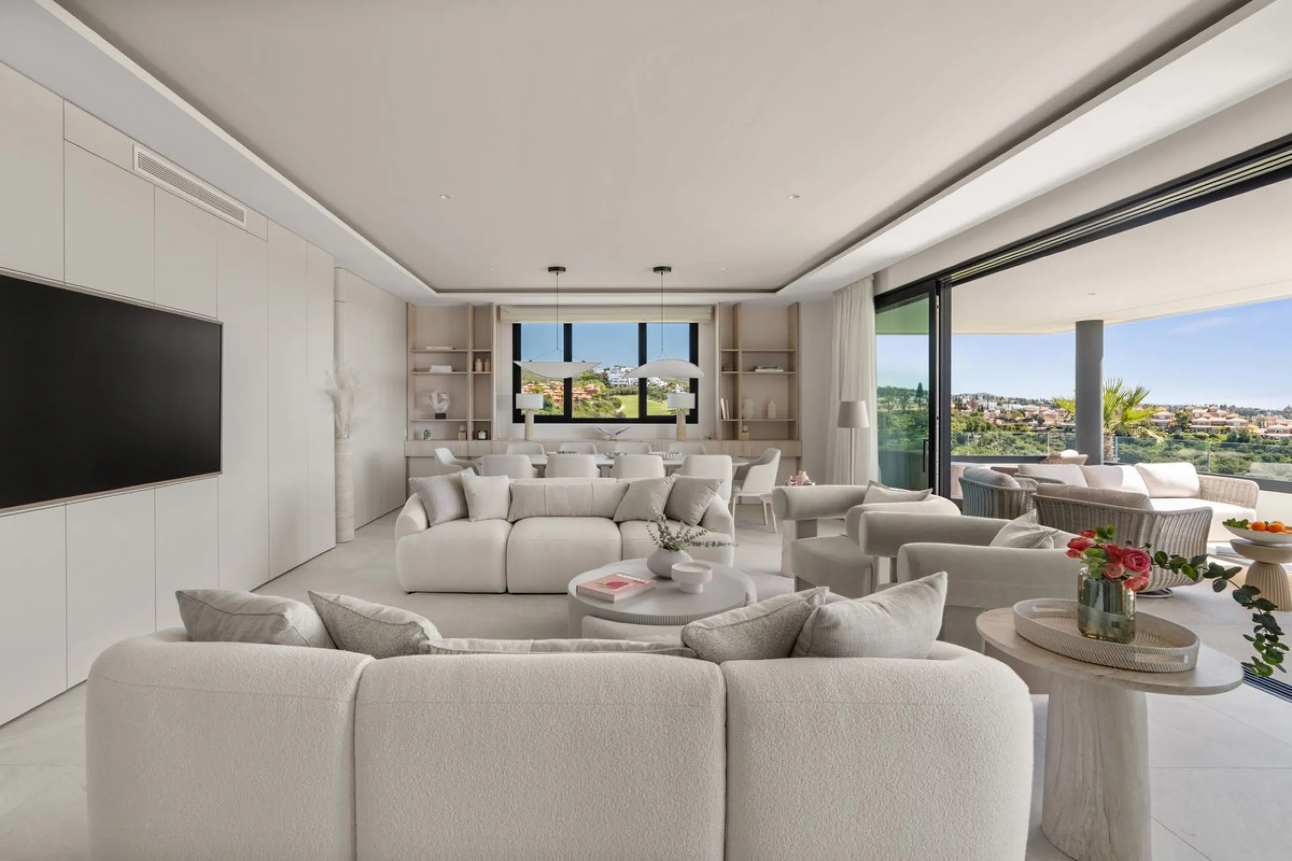 Exclusive apartment in Santa Clara Golf with unbeatable sea and golf views.