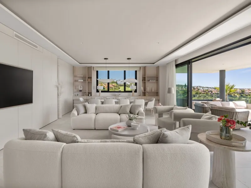 Exclusive apartment in Santa Clara Golf with unbeatable sea and golf views.