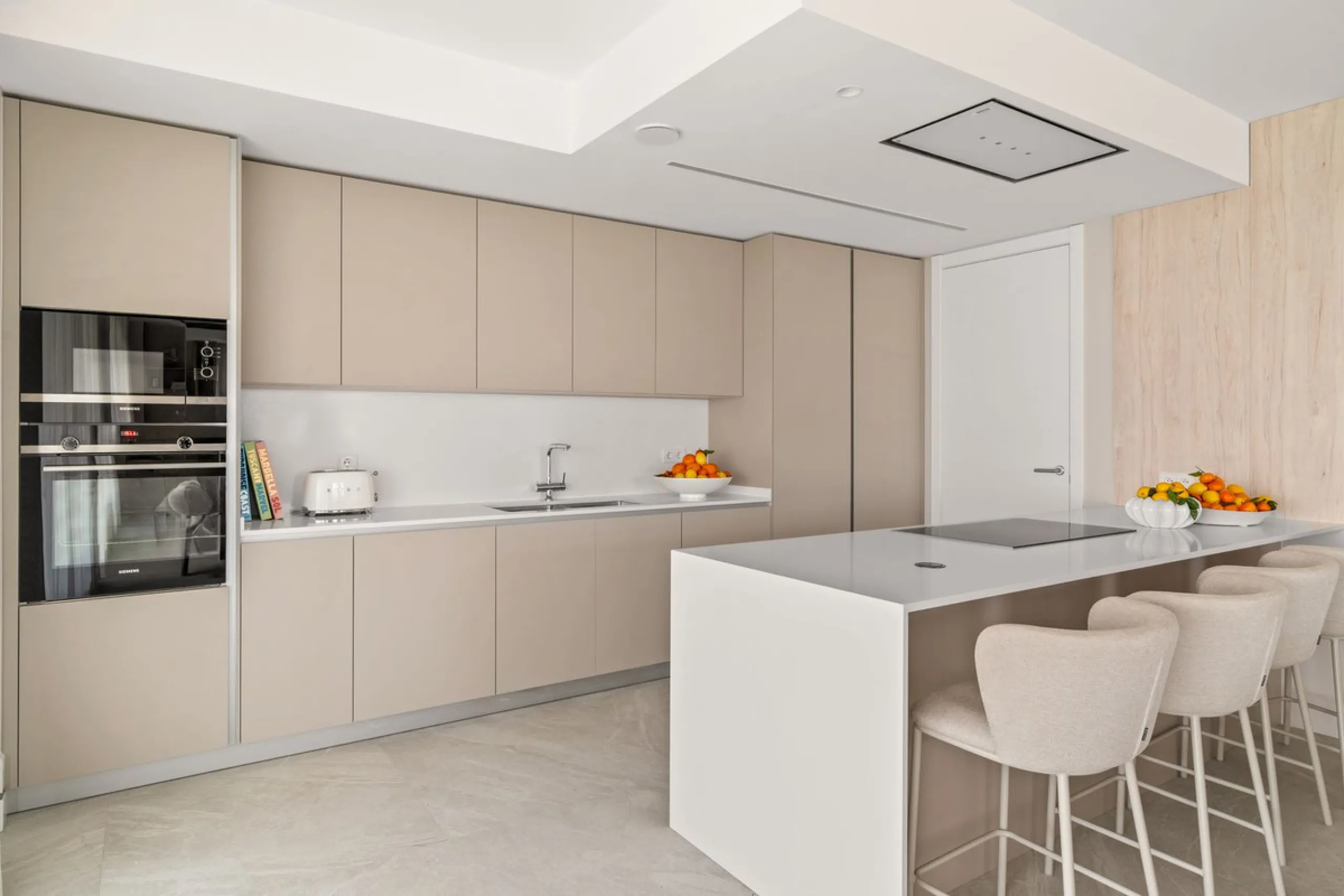 Exclusive apartment in Santa Clara Golf with unbeatable sea and golf views.