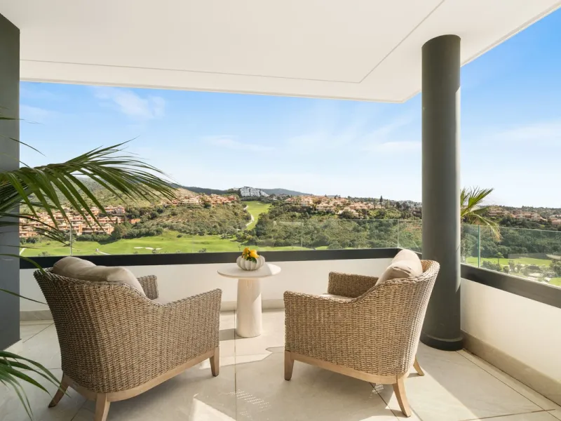 Exclusive apartment in Santa Clara Golf with unbeatable sea and golf views.
