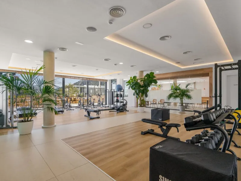 Exclusive apartment in Santa Clara Golf with unbeatable sea and golf views.