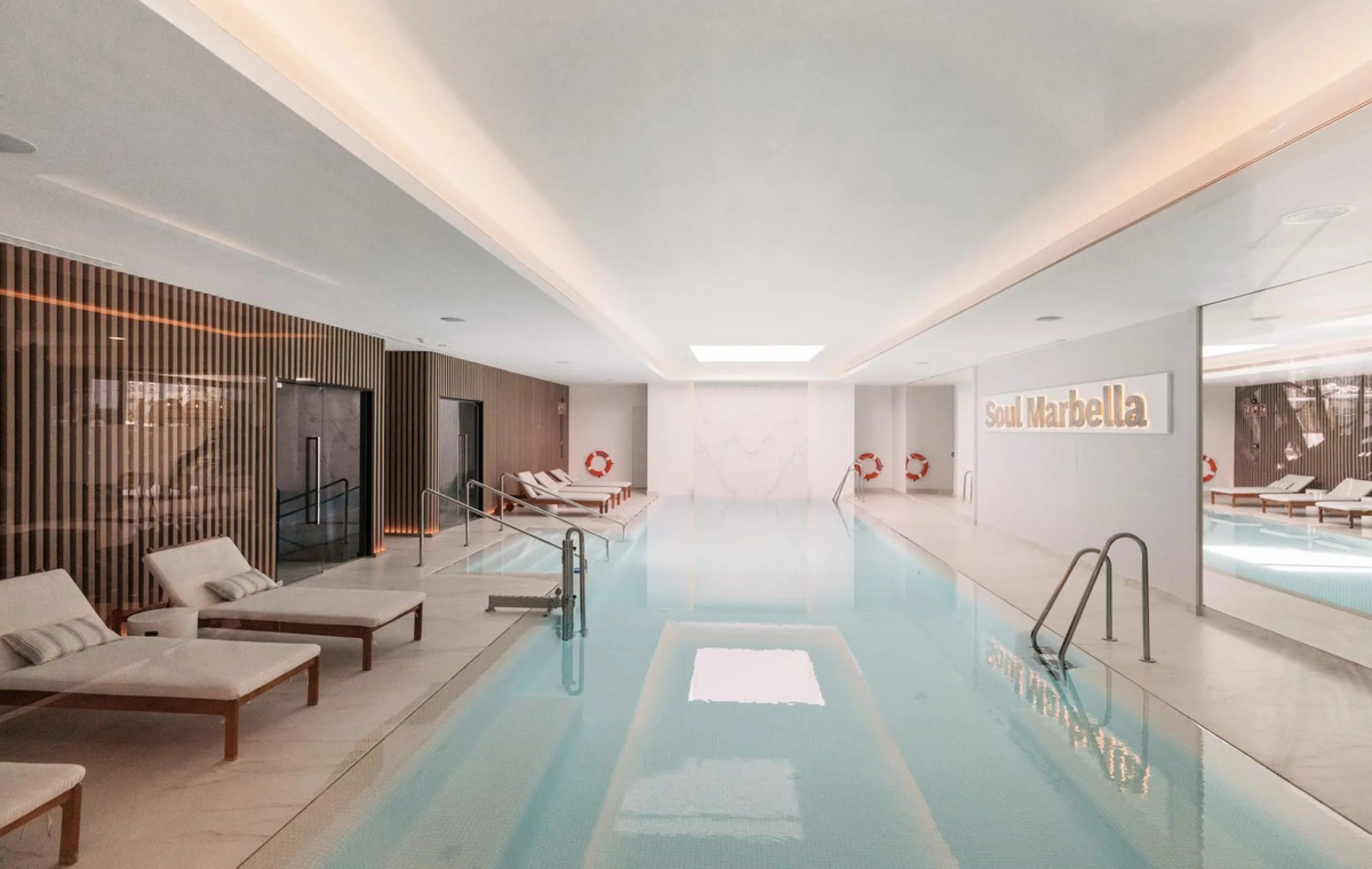 Exclusive apartment in Santa Clara Golf with unbeatable sea and golf views.