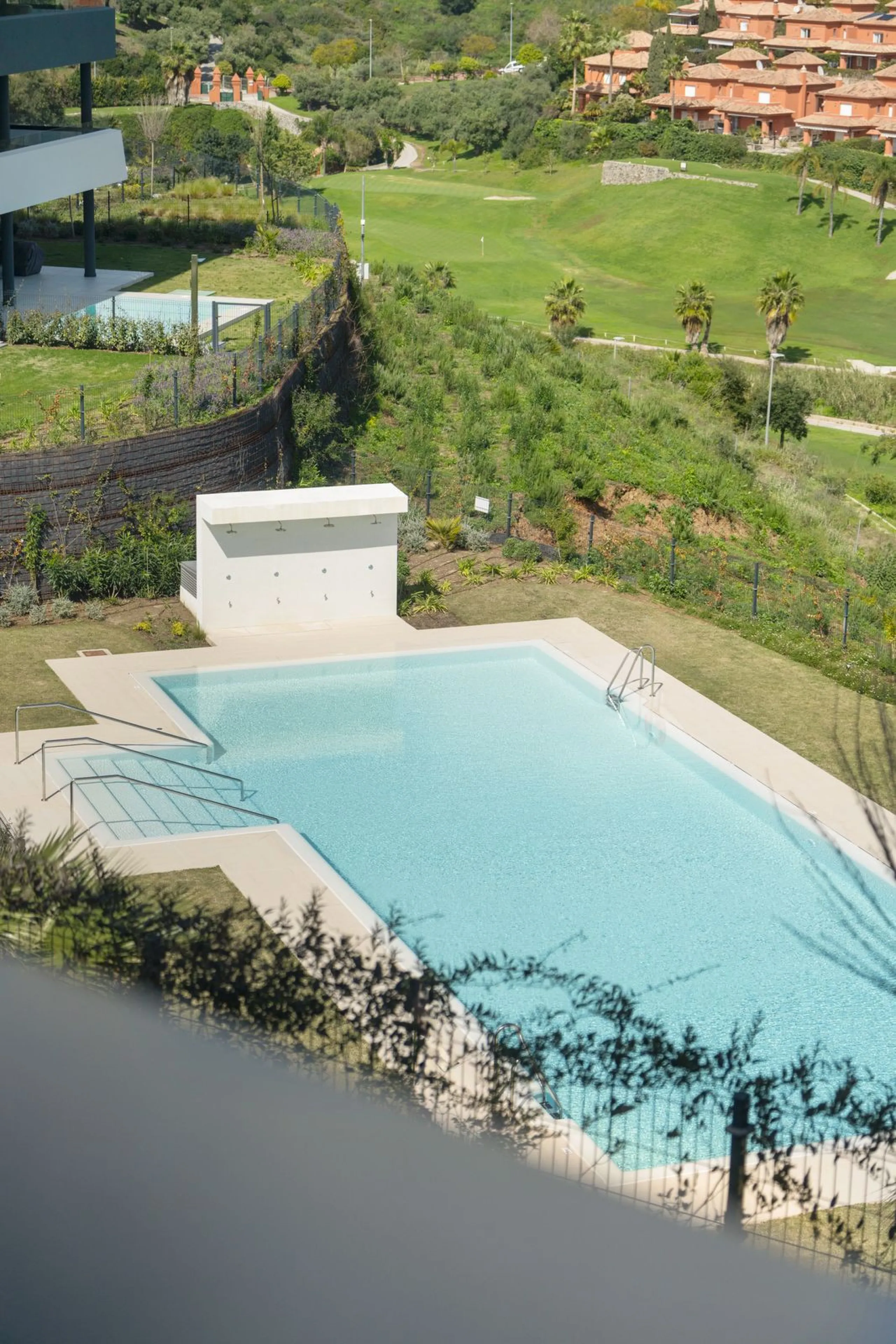 Exclusive apartment in Santa Clara Golf with unbeatable sea and golf views.