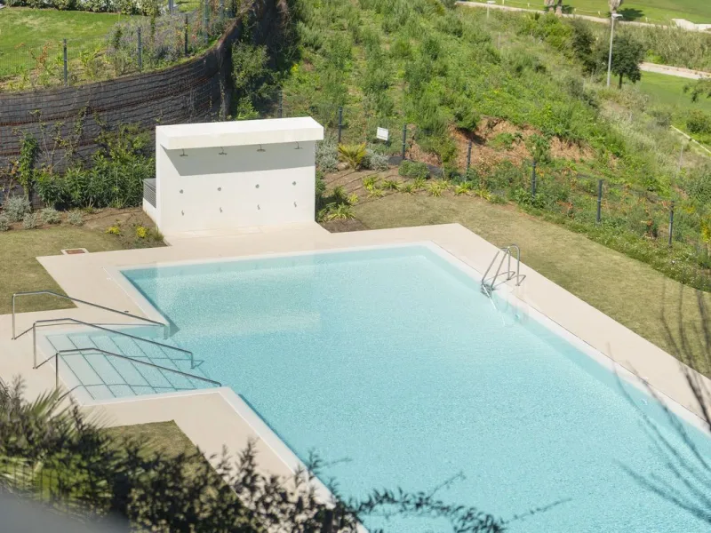Exclusive apartment in Santa Clara Golf with unbeatable sea and golf views.