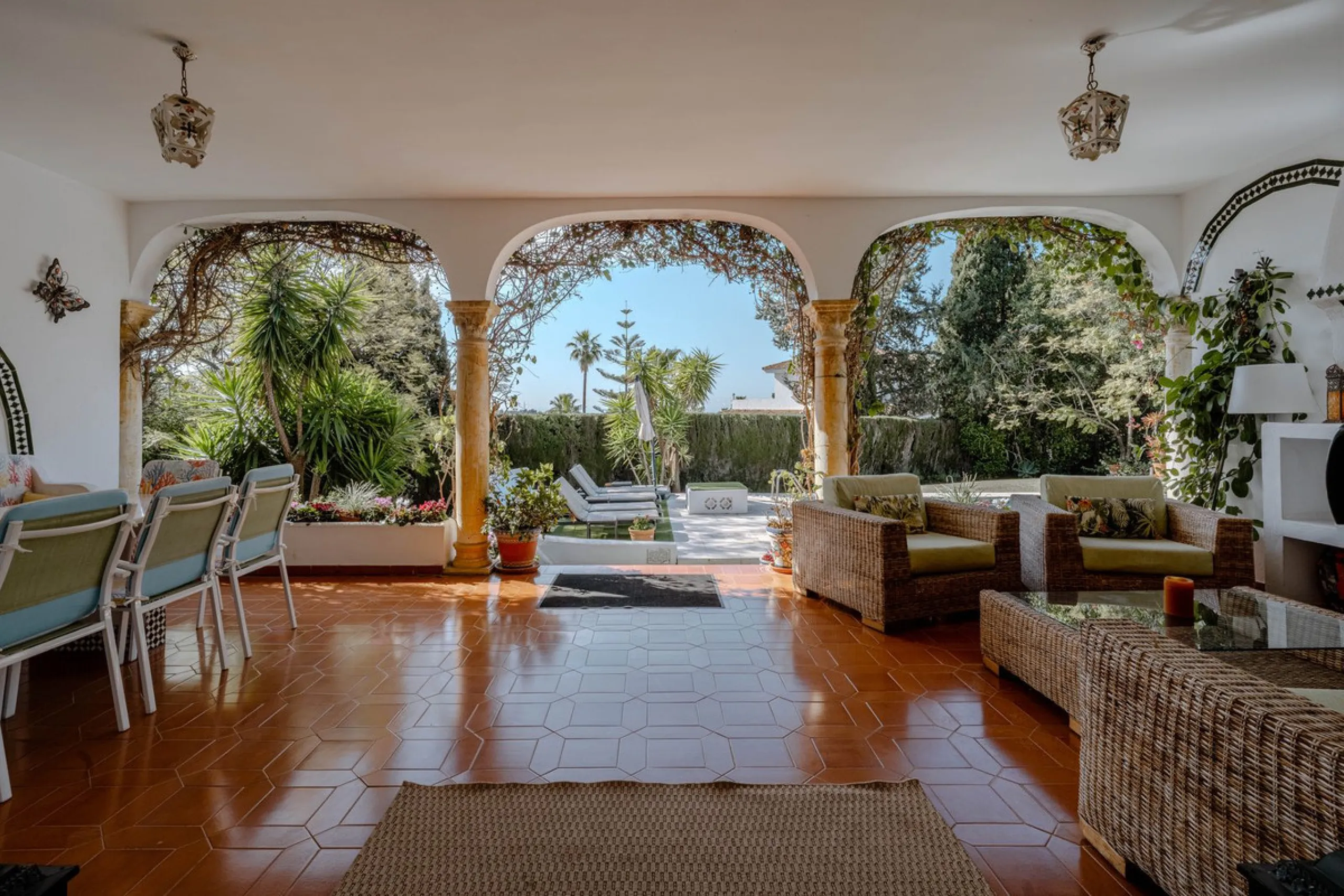 House - Detached Villa в продаже в El Paraiso, Málaga. В доме 4 спален и 3 ванных комнат. Площадь дома 260 м². Площадь участка 1900 м²