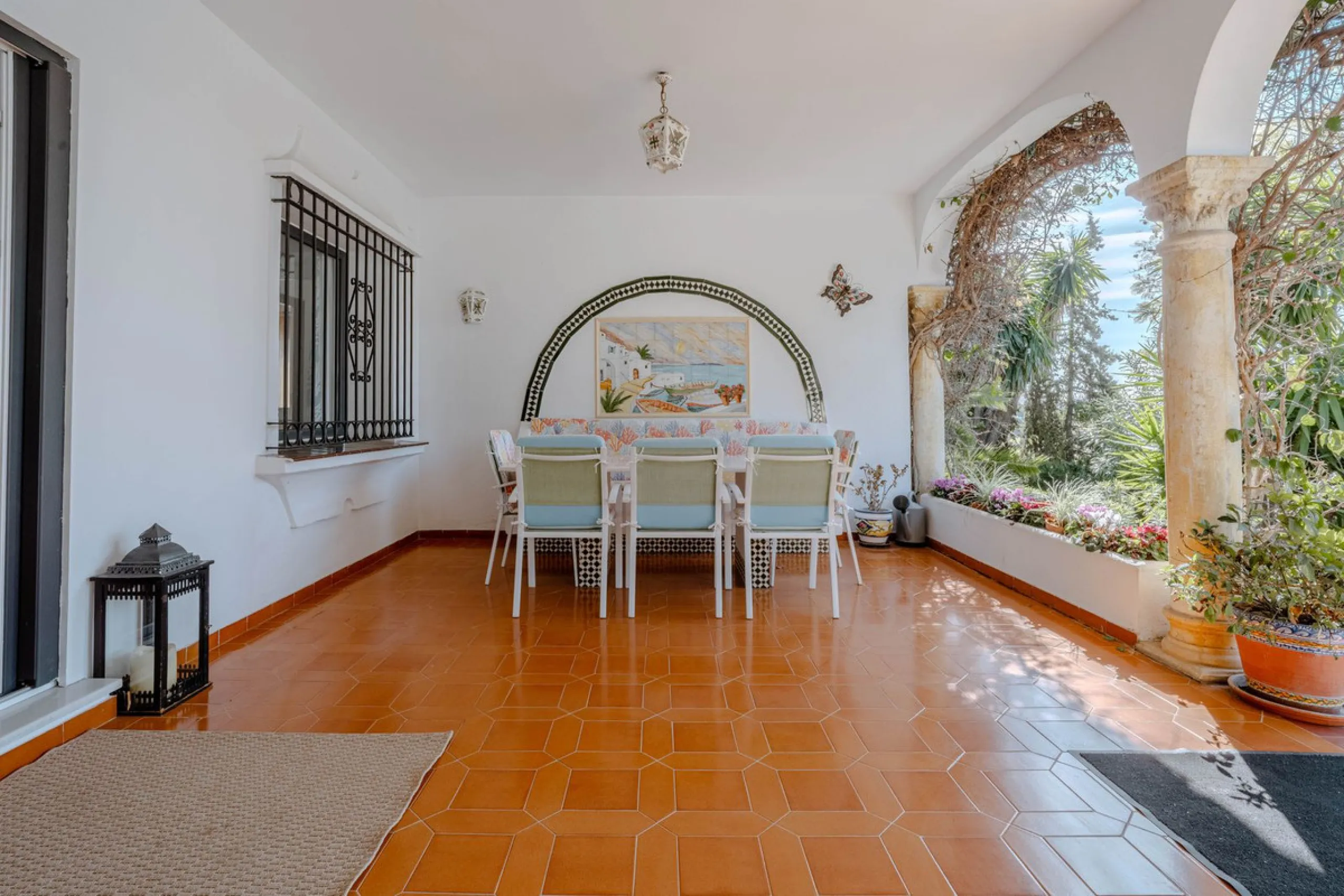 House - Detached Villa в продаже в El Paraiso, Málaga. В доме 4 спален и 3 ванных комнат. Площадь дома 260 м². Площадь участка 1900 м²