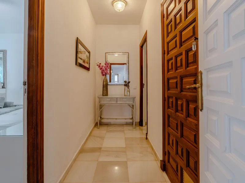 House - Detached Villa в продаже в El Paraiso, Málaga. В доме 4 спален и 3 ванных комнат. Площадь дома 260 м². Площадь участка 1900 м²