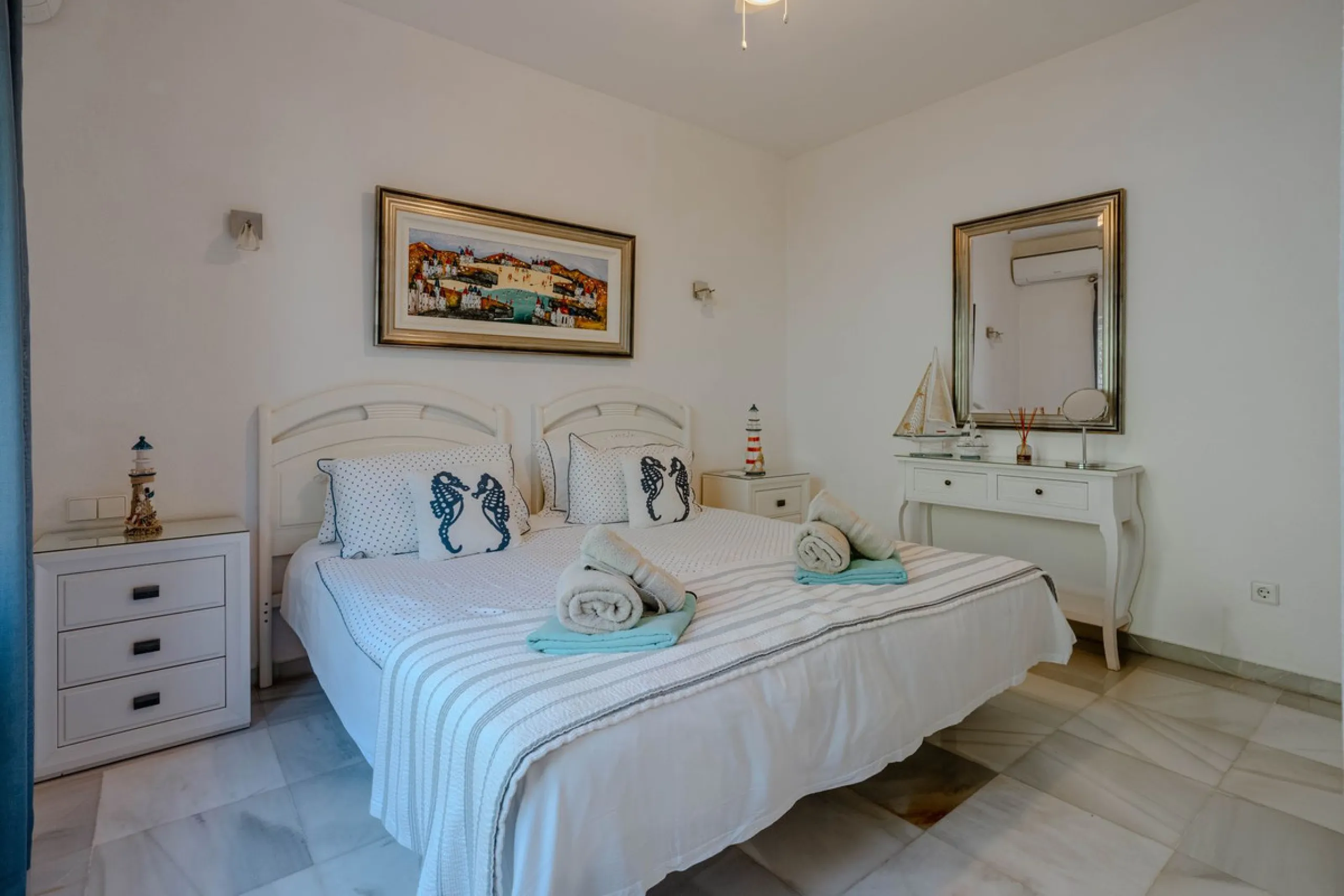 House - Detached Villa в продаже в El Paraiso, Málaga. В доме 4 спален и 3 ванных комнат. Площадь дома 260 м². Площадь участка 1900 м²