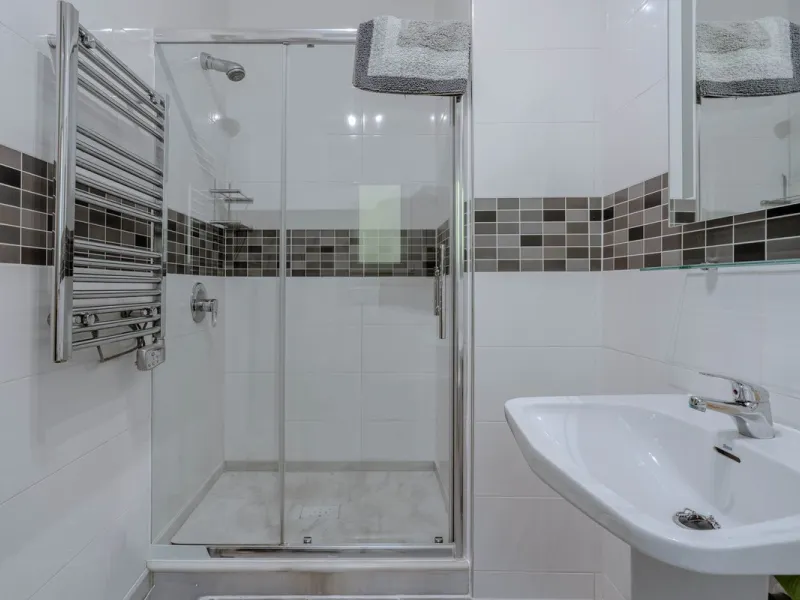 House - Detached Villa в продаже в El Paraiso, Málaga. В доме 4 спален и 3 ванных комнат. Площадь дома 260 м². Площадь участка 1900 м²
