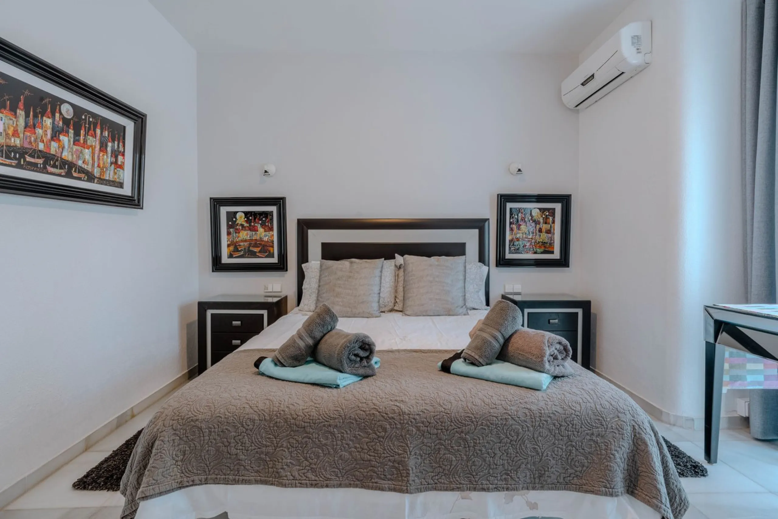 House - Detached Villa в продаже в El Paraiso, Málaga. В доме 4 спален и 3 ванных комнат. Площадь дома 260 м². Площадь участка 1900 м²
