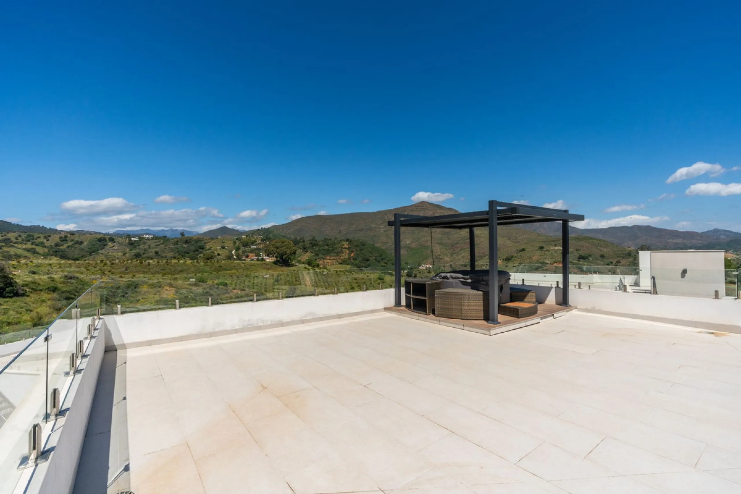 Fantastic luxury modern villa right in the heart of La Cala Resort.  Here you have everything you ever asked for luminous, luxury , loveable, villa.  Panoramic views from the Solarium whilst relaxing in the jacuzzi of the Golf, the undulated sourounding m