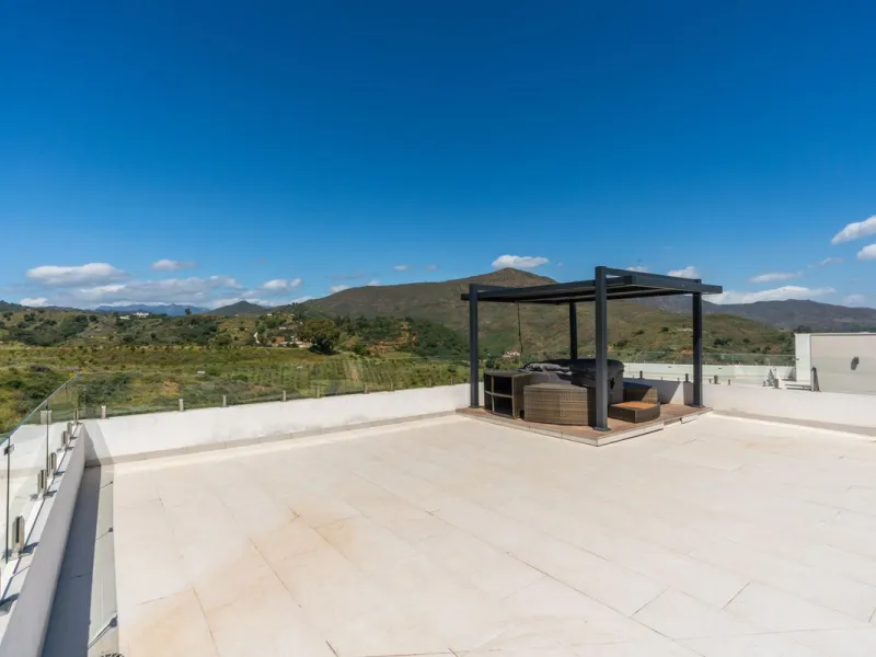 Fantastic luxury modern villa right in the heart of La Cala Resort.  Here you have everything you ever asked for luminous, luxury , loveable, villa.  Panoramic views from the Solarium whilst relaxing in the jacuzzi of the Golf, the undulated sourounding m