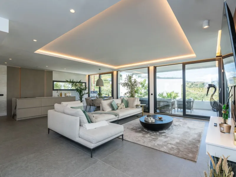 Fantastic luxury modern villa right in the heart of La Cala Resort.  Here you have everything you ever asked for luminous, luxury , loveable, villa.  Panoramic views from the Solarium whilst relaxing in the jacuzzi of the Golf, the undulated sourounding m