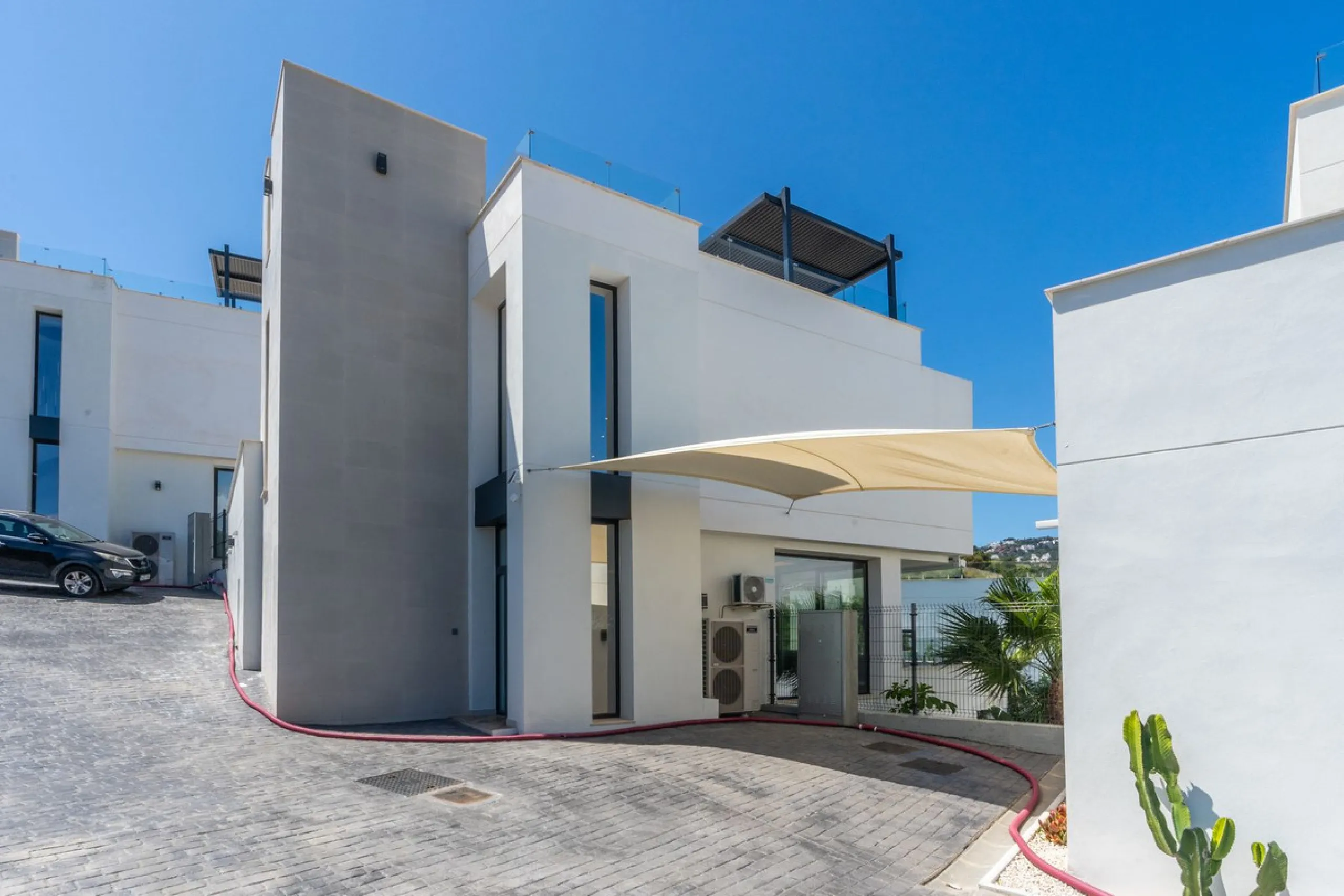 Fantastic luxury modern villa right in the heart of La Cala Resort.  Here you have everything you ever asked for luminous, luxury , loveable, villa.  Panoramic views from the Solarium whilst relaxing in the jacuzzi of the Golf, the undulated sourounding m