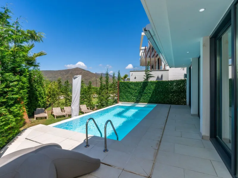 Fantastic luxury modern villa right in the heart of La Cala Resort.  Here you have everything you ever asked for luminous, luxury , loveable, villa.  Panoramic views from the Solarium whilst relaxing in the jacuzzi of the Golf, the undulated sourounding m