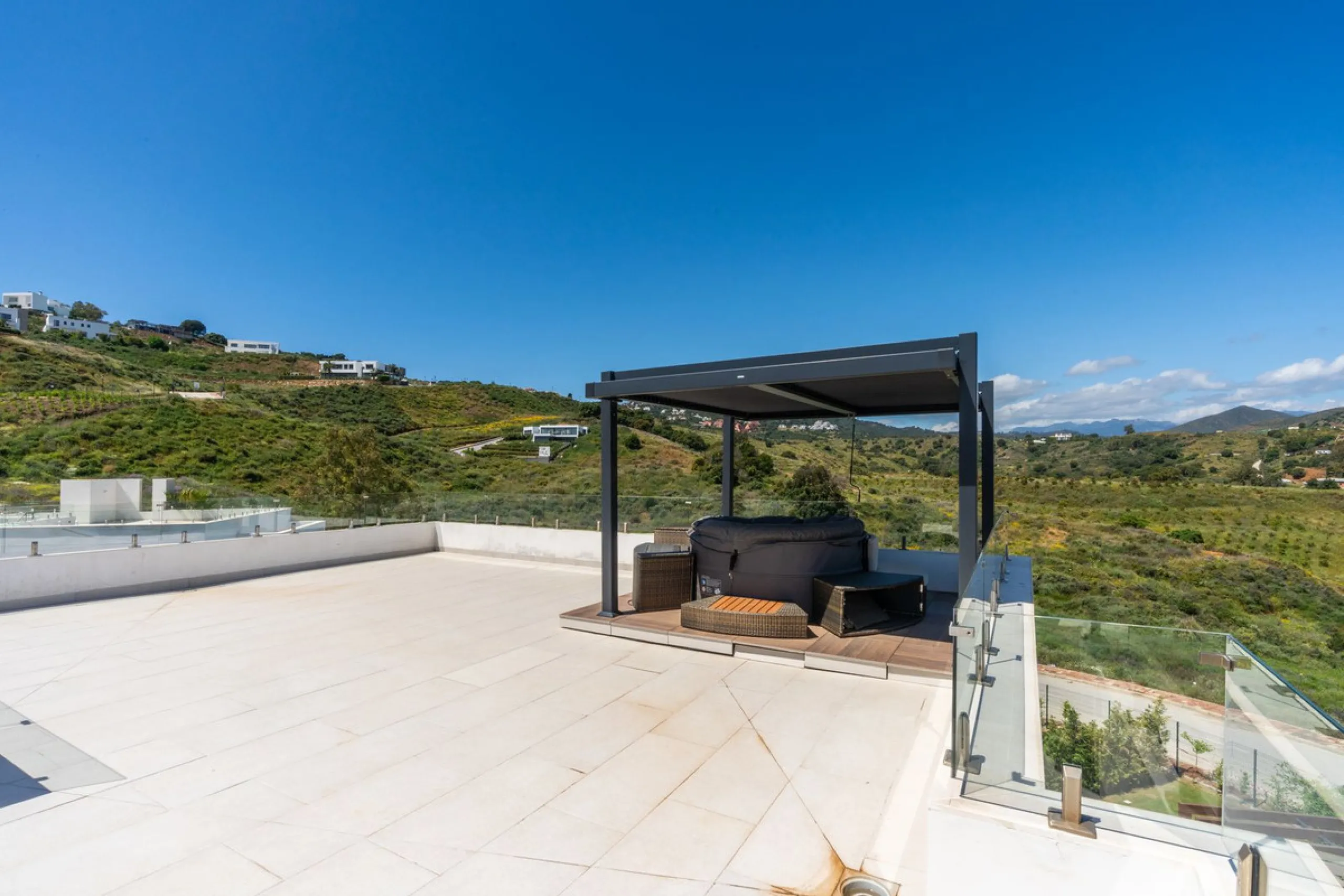 Fantastic luxury modern villa right in the heart of La Cala Resort.  Here you have everything you ever asked for luminous, luxury , loveable, villa.  Panoramic views from the Solarium whilst relaxing in the jacuzzi of the Golf, the undulated sourounding m