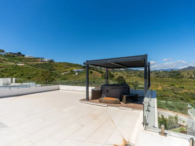 Fantastic luxury modern villa right in the heart of La Cala Resort.  Here you have everything you ever asked for luminous, luxury , loveable, villa.  Panoramic views from the Solarium whilst relaxing in the jacuzzi of the Golf, the undulated sourounding m