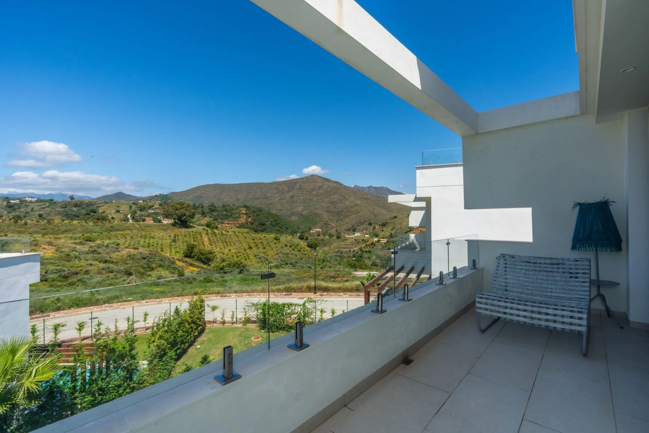 Fantastic luxury modern villa right in the heart of La Cala Resort.  Here you have everything you ever asked for luminous, luxury , loveable, villa.  Panoramic views from the Solarium whilst relaxing in the jacuzzi of the Golf, the undulated sourounding m