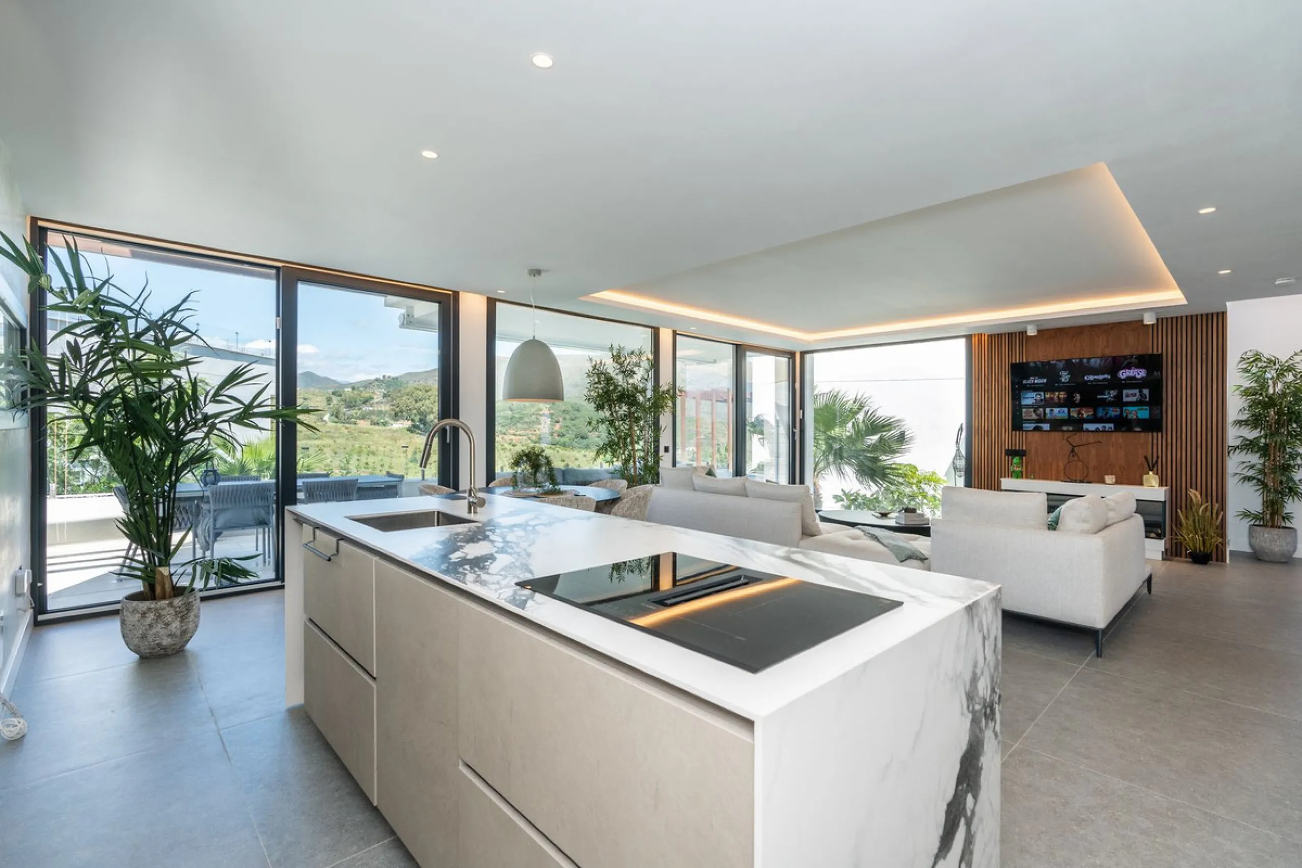 Fantastic luxury modern villa right in the heart of La Cala Resort.  Here you have everything you ever asked for luminous, luxury , loveable, villa.  Panoramic views from the Solarium whilst relaxing in the jacuzzi of the Golf, the undulated sourounding m