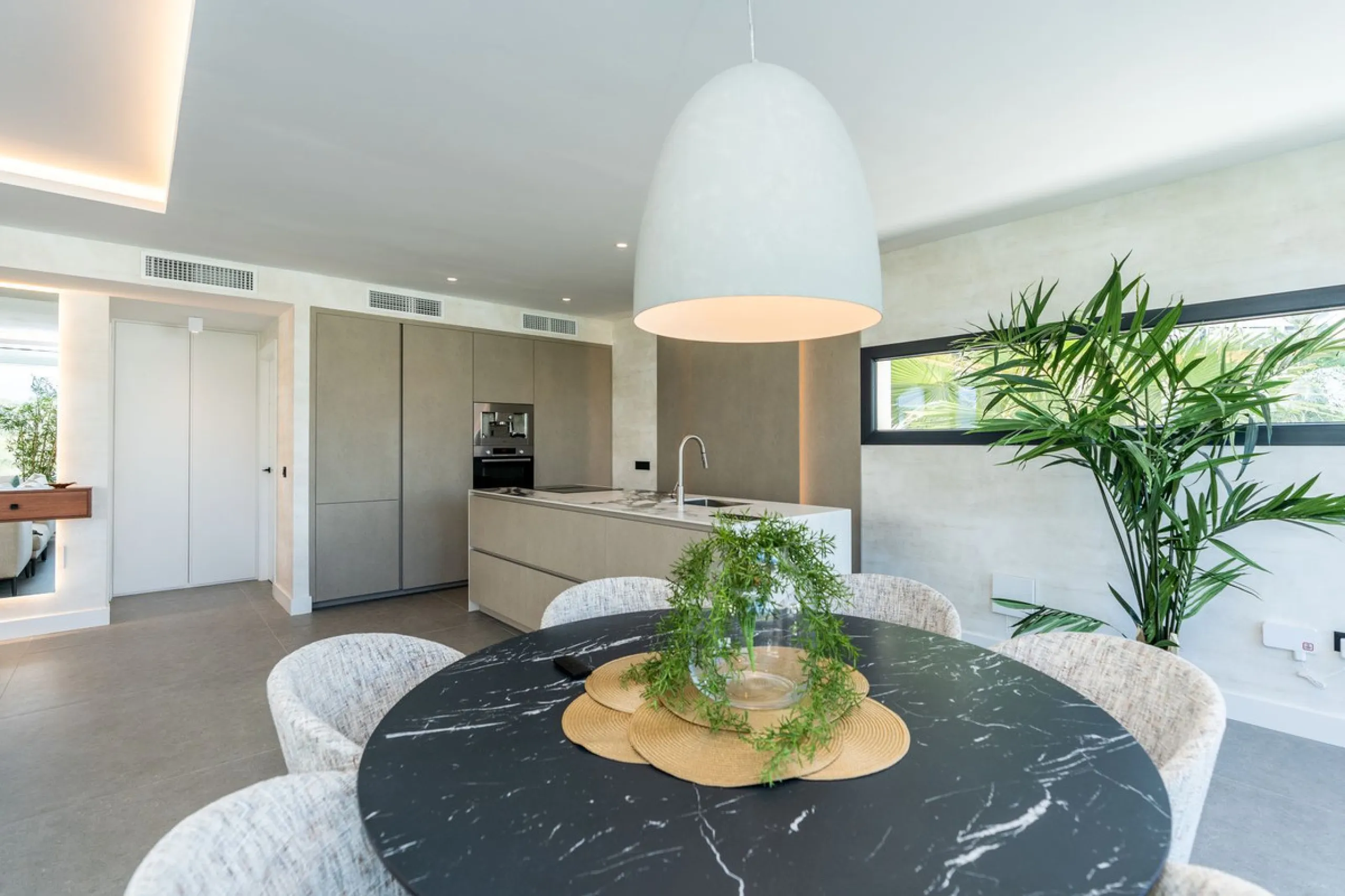 Fantastic luxury modern villa right in the heart of La Cala Resort.  Here you have everything you ever asked for luminous, luxury , loveable, villa.  Panoramic views from the Solarium whilst relaxing in the jacuzzi of the Golf, the undulated sourounding m