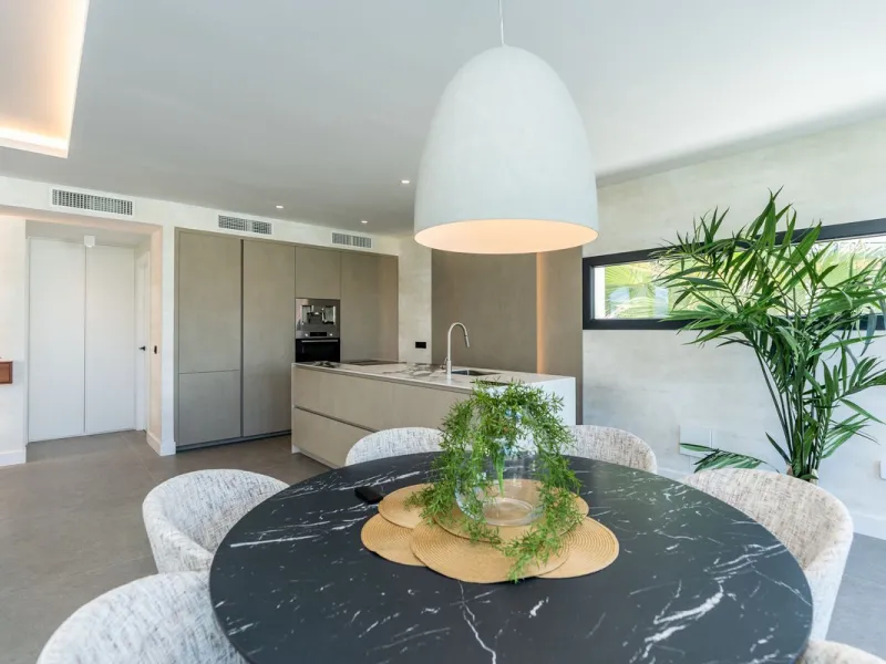 Fantastic luxury modern villa right in the heart of La Cala Resort.  Here you have everything you ever asked for luminous, luxury , loveable, villa.  Panoramic views from the Solarium whilst relaxing in the jacuzzi of the Golf, the undulated sourounding m