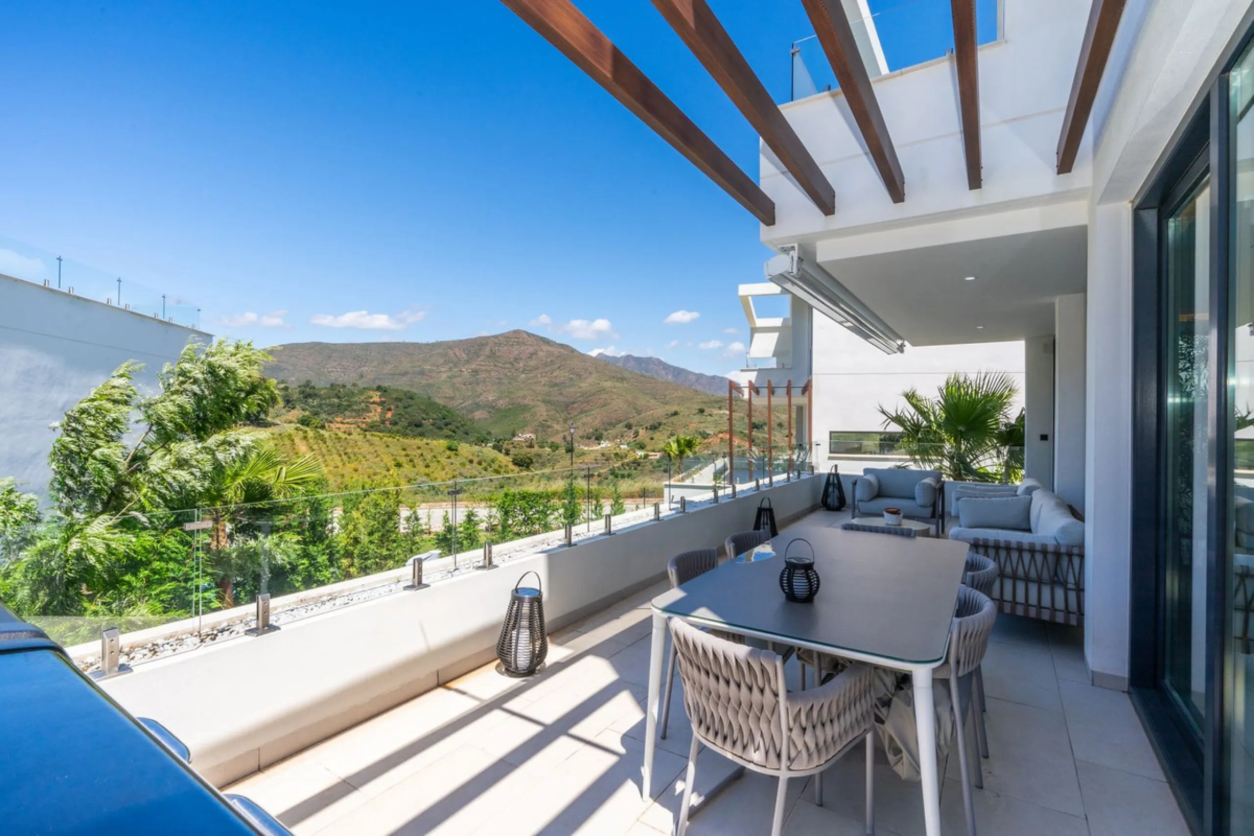 Fantastic luxury modern villa right in the heart of La Cala Resort.  Here you have everything you ever asked for luminous, luxury , loveable, villa.  Panoramic views from the Solarium whilst relaxing in the jacuzzi of the Golf, the undulated sourounding m