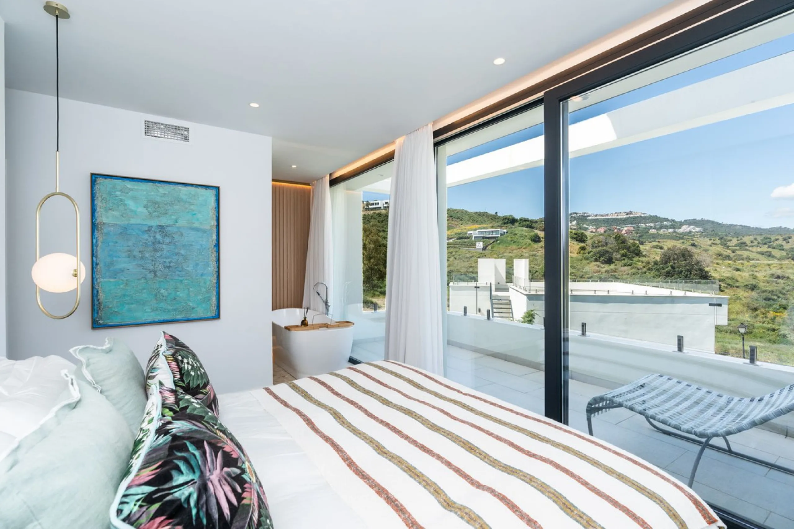 Fantastic luxury modern villa right in the heart of La Cala Resort.  Here you have everything you ever asked for luminous, luxury , loveable, villa.  Panoramic views from the Solarium whilst relaxing in the jacuzzi of the Golf, the undulated sourounding m