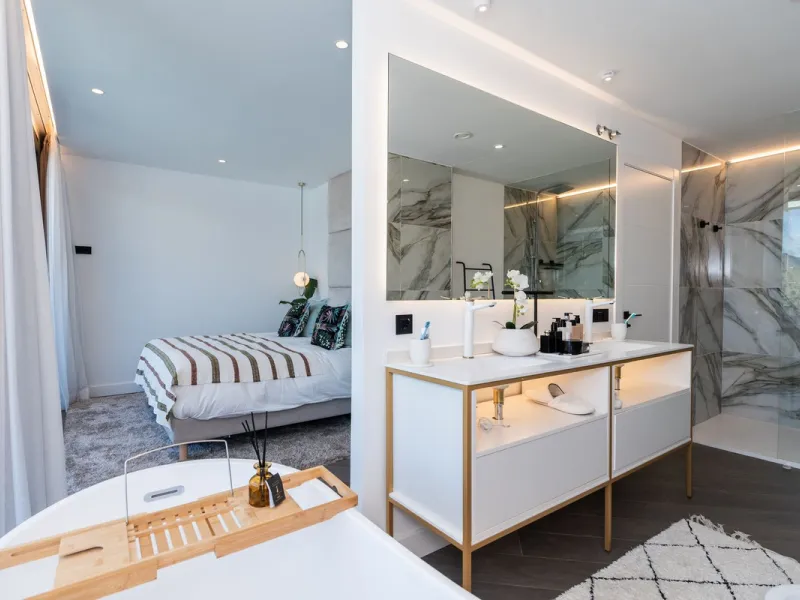 Fantastic luxury modern villa right in the heart of La Cala Resort.  Here you have everything you ever asked for luminous, luxury , loveable, villa.  Panoramic views from the Solarium whilst relaxing in the jacuzzi of the Golf, the undulated sourounding m