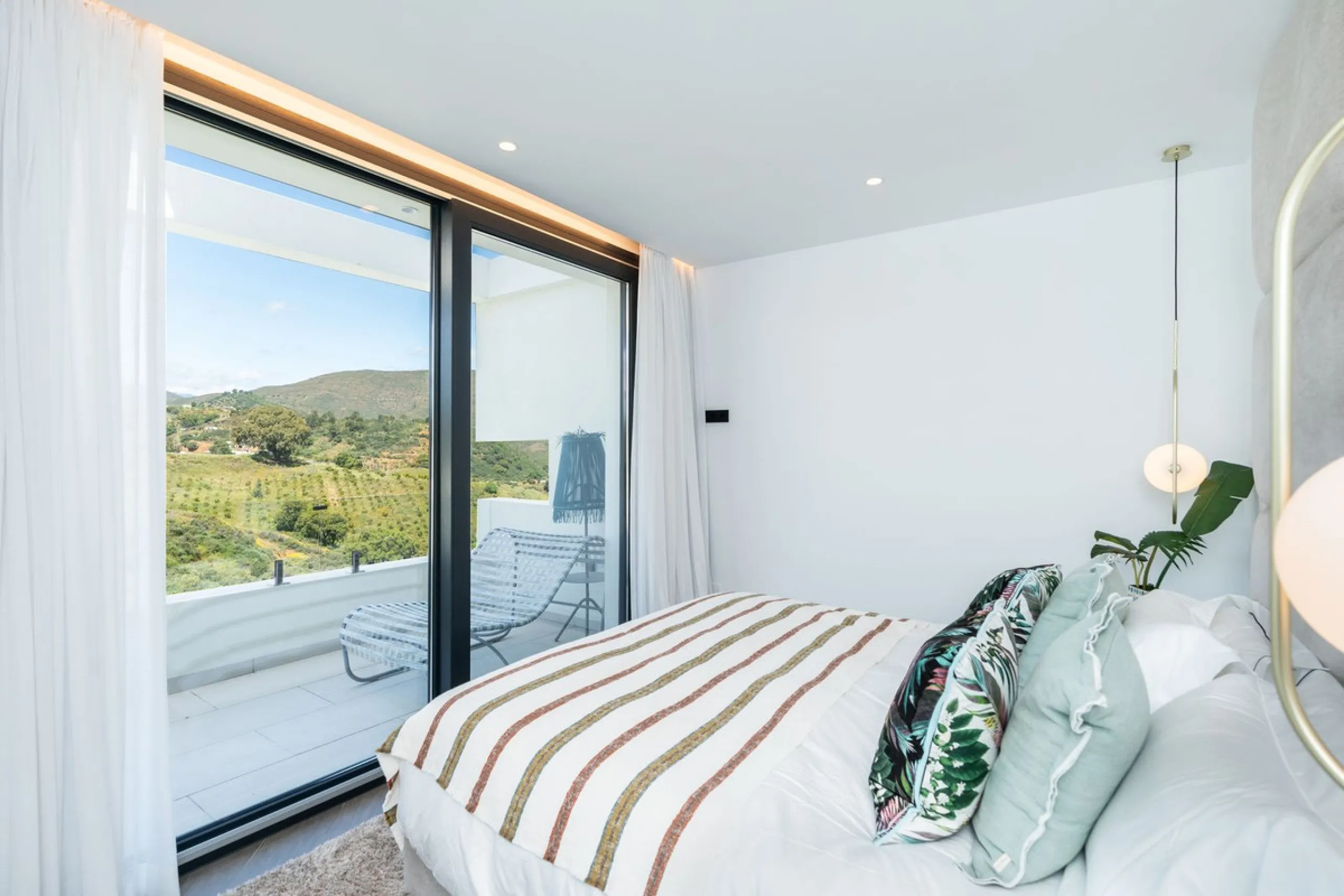 Fantastic luxury modern villa right in the heart of La Cala Resort.  Here you have everything you ever asked for luminous, luxury , loveable, villa.  Panoramic views from the Solarium whilst relaxing in the jacuzzi of the Golf, the undulated sourounding m