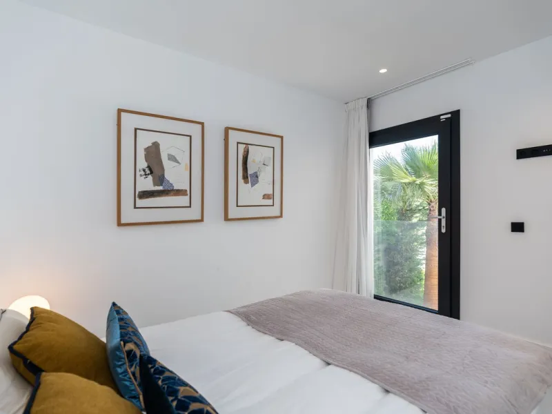 Fantastic luxury modern villa right in the heart of La Cala Resort.  Here you have everything you ever asked for luminous, luxury , loveable, villa.  Panoramic views from the Solarium whilst relaxing in the jacuzzi of the Golf, the undulated sourounding m