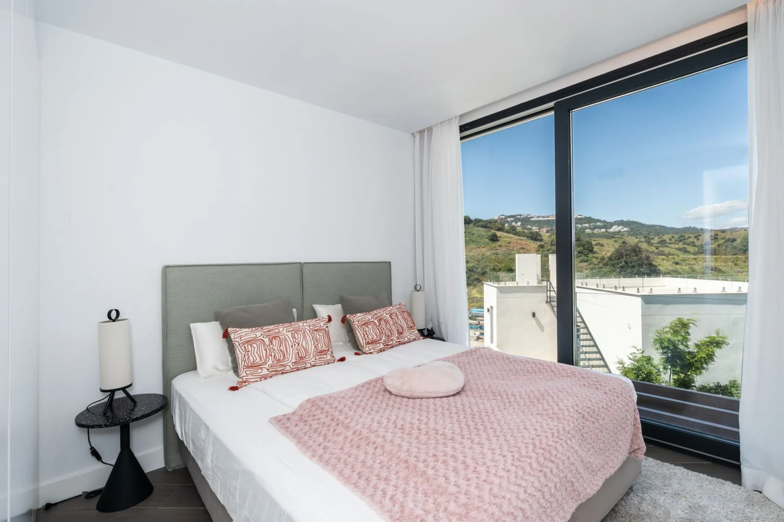 Fantastic luxury modern villa right in the heart of La Cala Resort.  Here you have everything you ever asked for luminous, luxury , loveable, villa.  Panoramic views from the Solarium whilst relaxing in the jacuzzi of the Golf, the undulated sourounding m