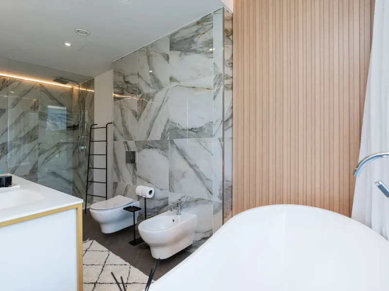 Fantastic luxury modern villa right in the heart of La Cala Resort.  Here you have everything you ever asked for luminous, luxury , loveable, villa.  Panoramic views from the Solarium whilst relaxing in the jacuzzi of the Golf, the undulated sourounding m