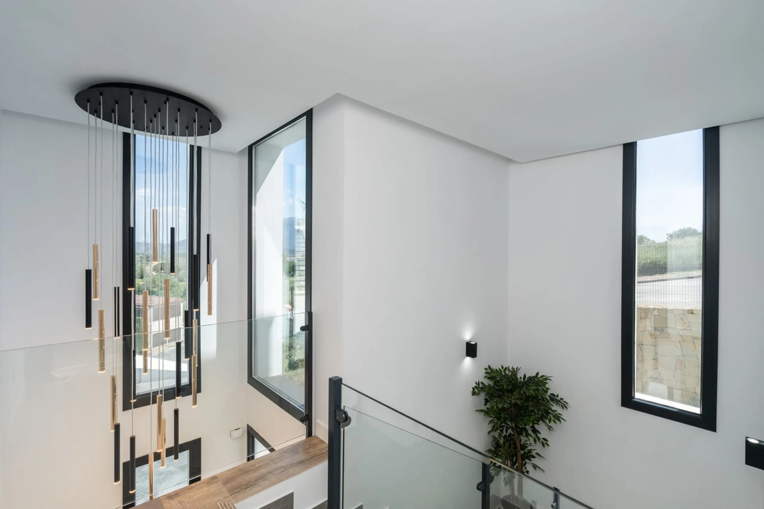 Fantastic luxury modern villa right in the heart of La Cala Resort.  Here you have everything you ever asked for luminous, luxury , loveable, villa.  Panoramic views from the Solarium whilst relaxing in the jacuzzi of the Golf, the undulated sourounding m
