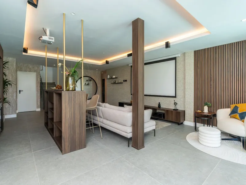 Fantastic luxury modern villa right in the heart of La Cala Resort.  Here you have everything you ever asked for luminous, luxury , loveable, villa.  Panoramic views from the Solarium whilst relaxing in the jacuzzi of the Golf, the undulated sourounding m