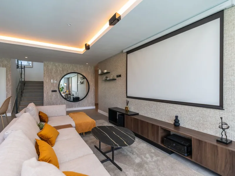 Fantastic luxury modern villa right in the heart of La Cala Resort.  Here you have everything you ever asked for luminous, luxury , loveable, villa.  Panoramic views from the Solarium whilst relaxing in the jacuzzi of the Golf, the undulated sourounding m