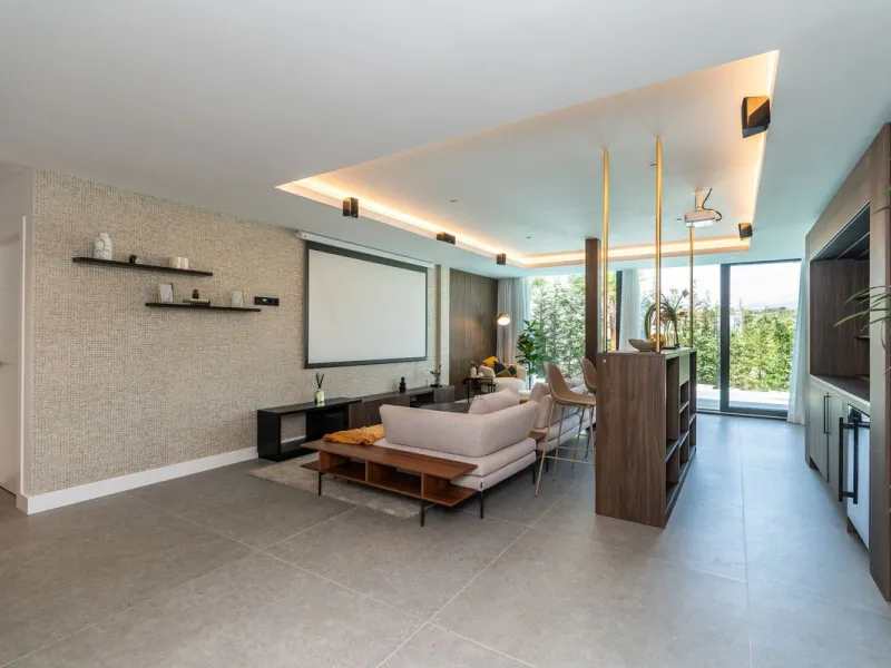 Fantastic luxury modern villa right in the heart of La Cala Resort.  Here you have everything you ever asked for luminous, luxury , loveable, villa.  Panoramic views from the Solarium whilst relaxing in the jacuzzi of the Golf, the undulated sourounding m