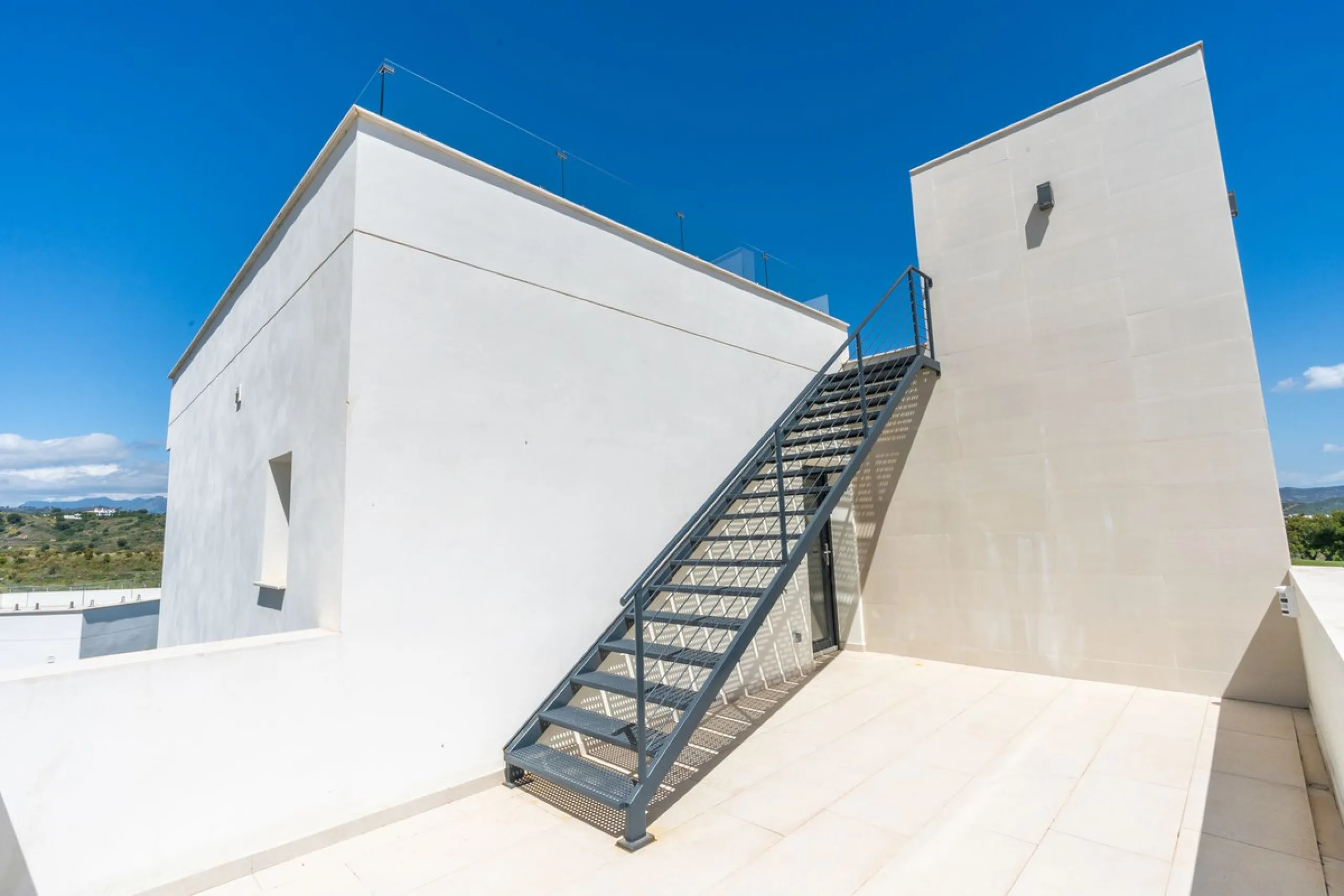 Fantastic luxury modern villa right in the heart of La Cala Resort.  Here you have everything you ever asked for luminous, luxury , loveable, villa.  Panoramic views from the Solarium whilst relaxing in the jacuzzi of the Golf, the undulated sourounding m