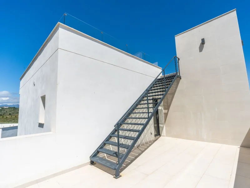 Fantastic luxury modern villa right in the heart of La Cala Resort.  Here you have everything you ever asked for luminous, luxury , loveable, villa.  Panoramic views from the Solarium whilst relaxing in the jacuzzi of the Golf, the undulated sourounding m