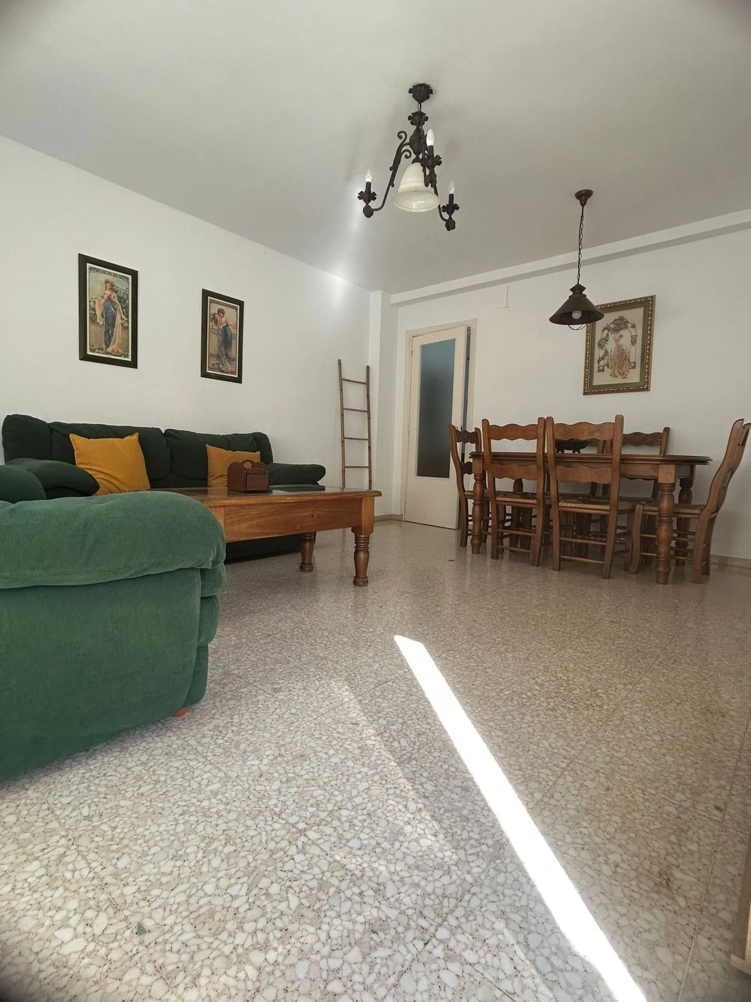Discover your new home in Estepona! This wonderful apartment in the Tres Banderas development is the perfect opportunity to enjoy life near the beach. Just a five-minute walk from the coast, this bright first-floor apartment features four spacious bedroom