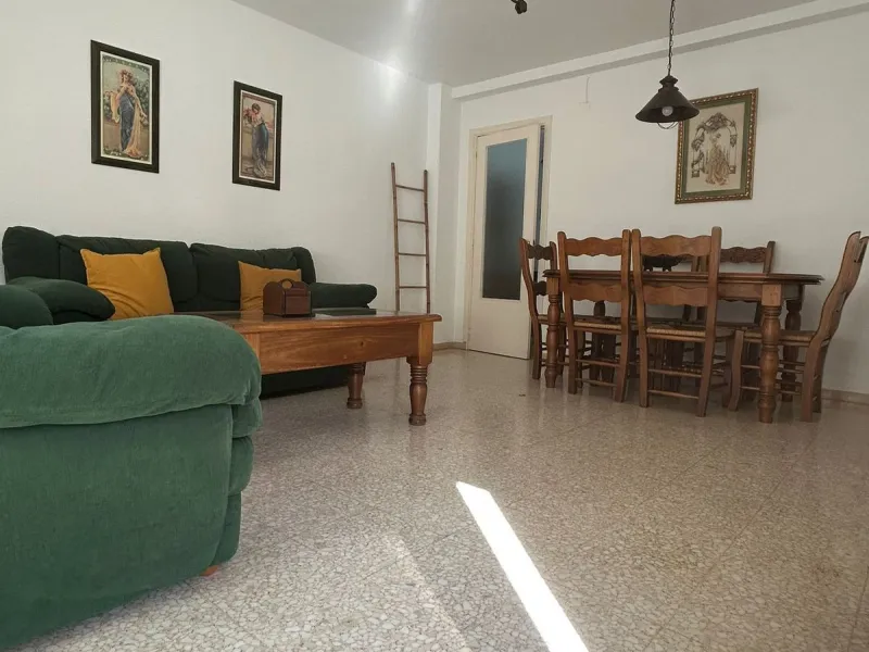 Discover your new home in Estepona! This wonderful apartment in the Tres Banderas development is the perfect opportunity to enjoy life near the beach. Just a five-minute walk from the coast, this bright first-floor apartment features four spacious bedroom