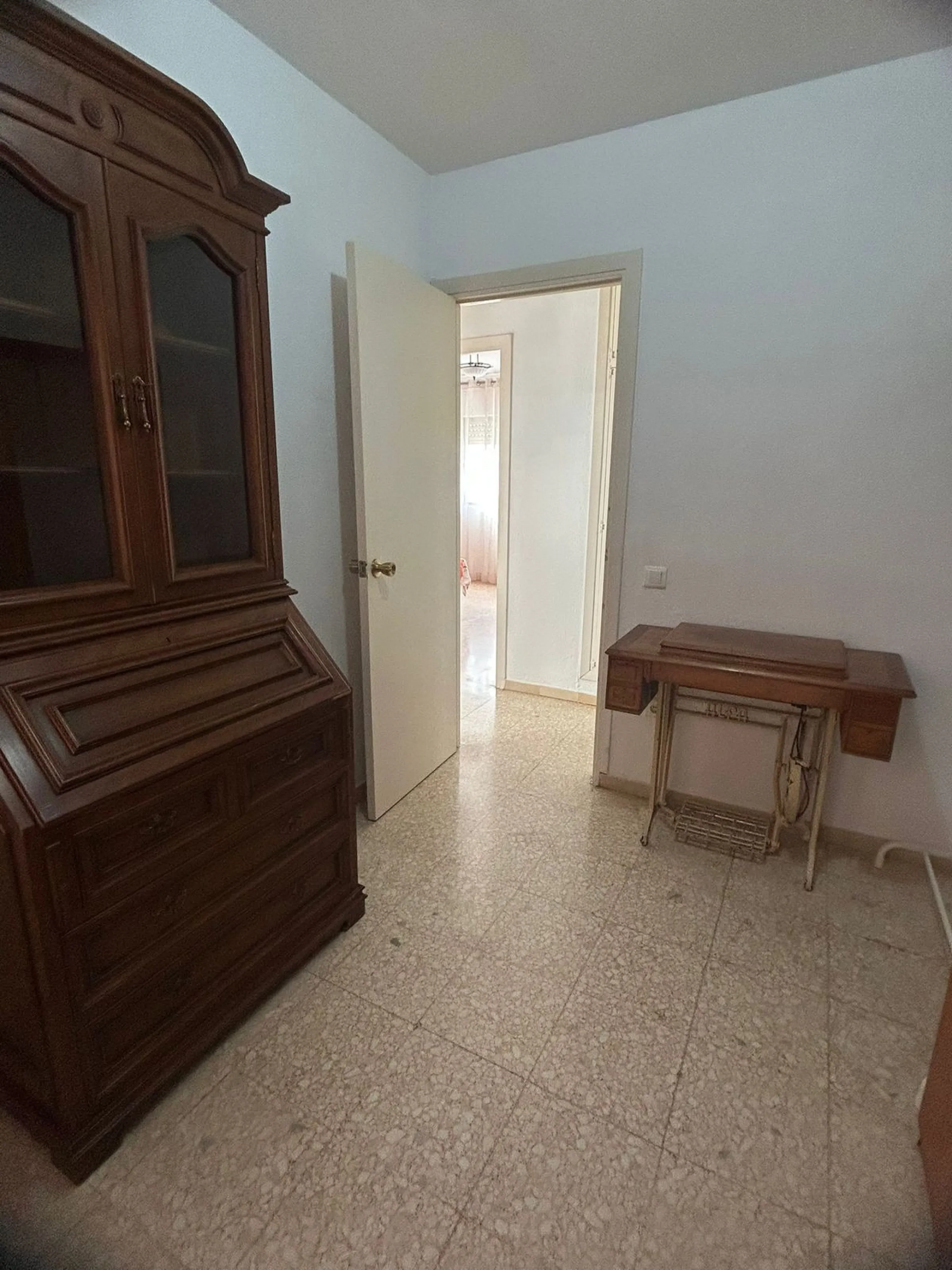 Discover your new home in Estepona! This wonderful apartment in the Tres Banderas development is the perfect opportunity to enjoy life near the beach. Just a five-minute walk from the coast, this bright first-floor apartment features four spacious bedroom