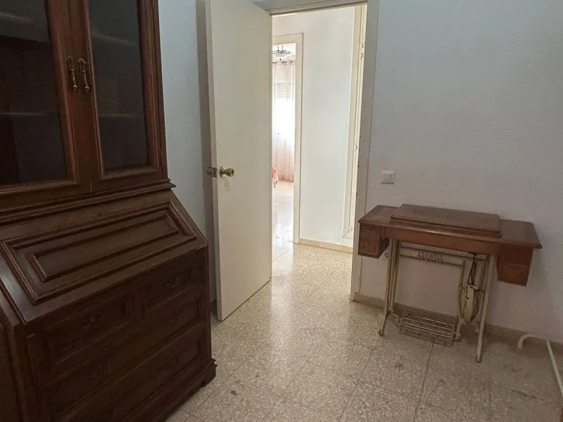Discover your new home in Estepona! This wonderful apartment in the Tres Banderas development is the perfect opportunity to enjoy life near the beach. Just a five-minute walk from the coast, this bright first-floor apartment features four spacious bedroom