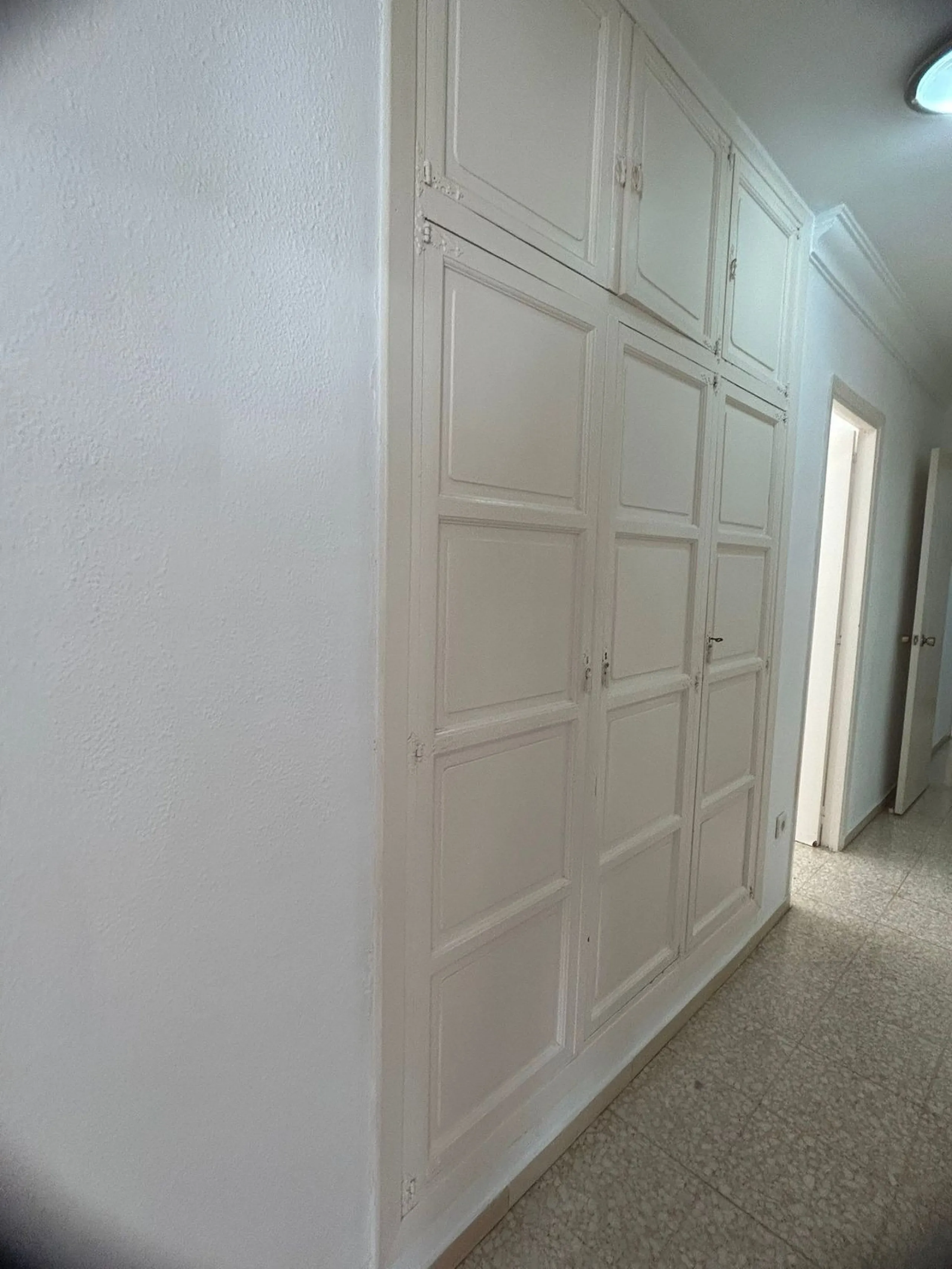 Discover your new home in Estepona! This wonderful apartment in the Tres Banderas development is the perfect opportunity to enjoy life near the beach. Just a five-minute walk from the coast, this bright first-floor apartment features four spacious bedroom