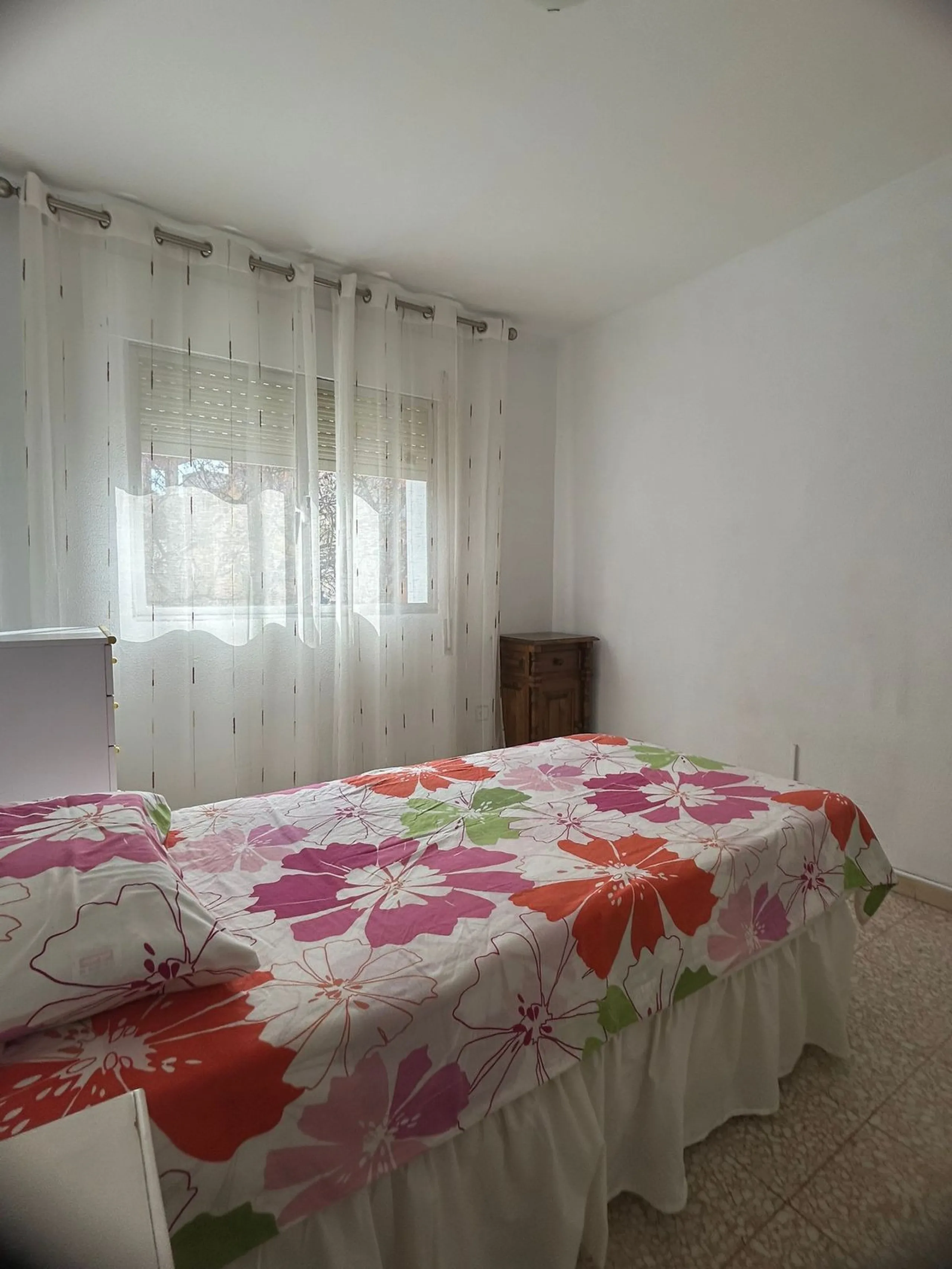 Discover your new home in Estepona! This wonderful apartment in the Tres Banderas development is the perfect opportunity to enjoy life near the beach. Just a five-minute walk from the coast, this bright first-floor apartment features four spacious bedroom