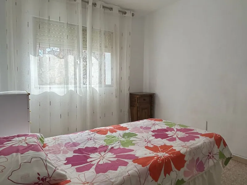 Discover your new home in Estepona! This wonderful apartment in the Tres Banderas development is the perfect opportunity to enjoy life near the beach. Just a five-minute walk from the coast, this bright first-floor apartment features four spacious bedroom