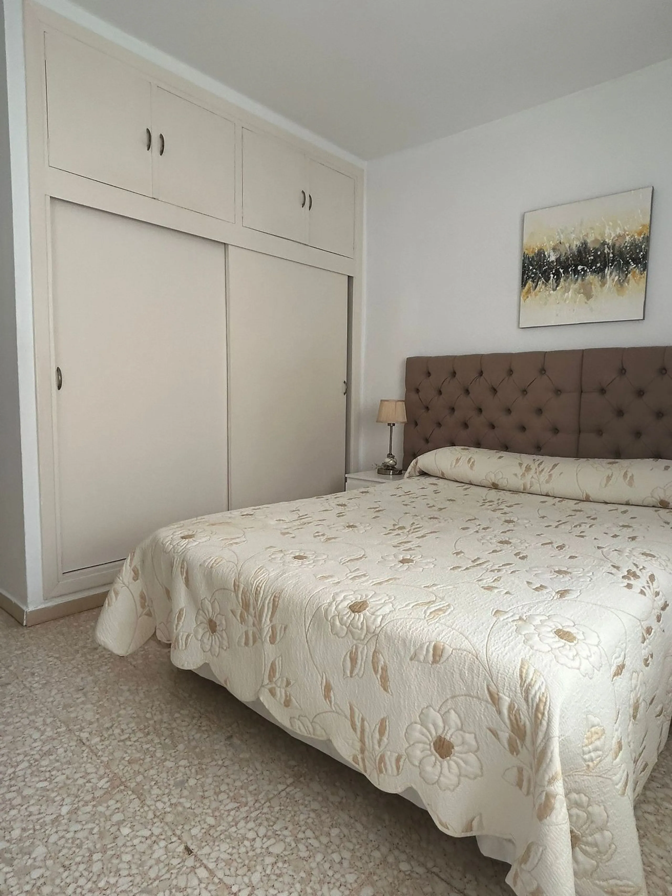 Discover your new home in Estepona! This wonderful apartment in the Tres Banderas development is the perfect opportunity to enjoy life near the beach. Just a five-minute walk from the coast, this bright first-floor apartment features four spacious bedroom